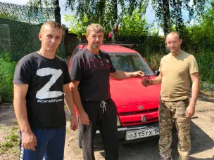 Две легковые машины переданы для нужд участников СВО