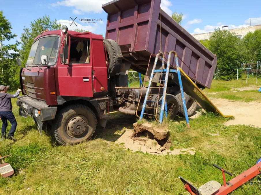 В городе началось обновление детских площадок