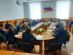 Как привлечь молодых специалистов в социальную сферу обсудили на выездном заседании комитета по социальным вопросам