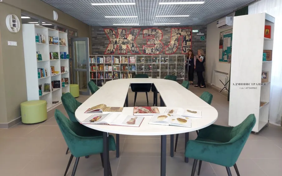 Прямо сейчас в Чернухе открывается модельная библиотека