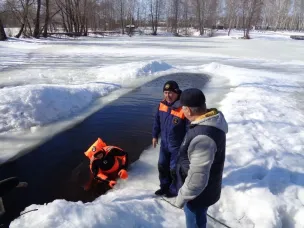 Безопасность на тонком льду: школьники Арзамаса учились спасать себя и других