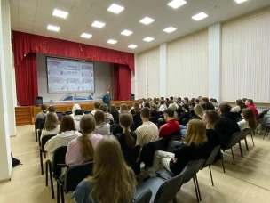 Студентам НЭТК рассказали о правилах поведения на водоёмах в зимний период