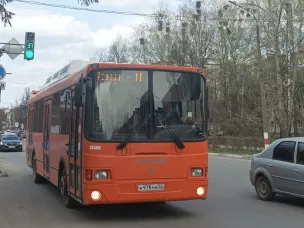 Работает дополнительный общественный транспорт до Троицкого кладбища в Радоницу