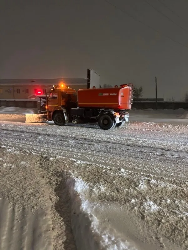 Сначала автобусы и «скорая», потом - тротуары