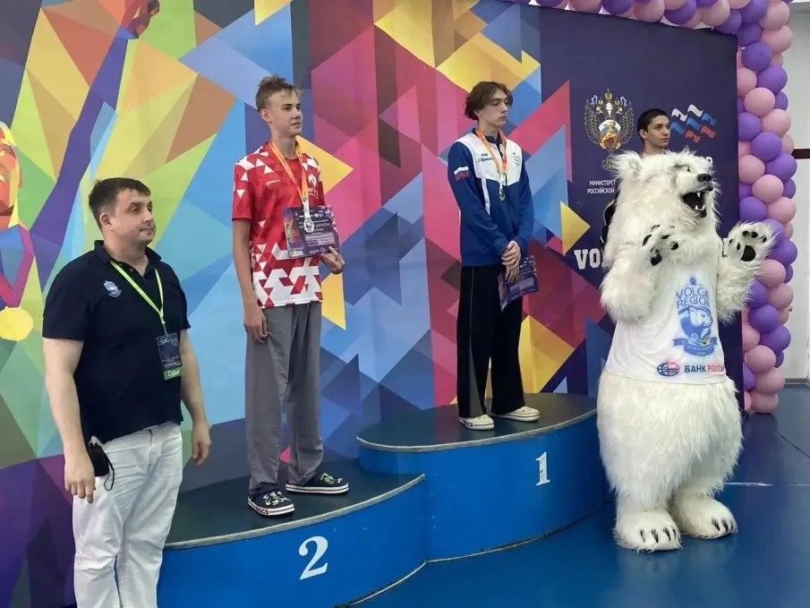 Два золота в первый день!