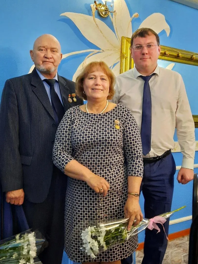 В преддверии Дня Победы глава округа Александр Щелоков встретился с представителями районного совета ветеранов