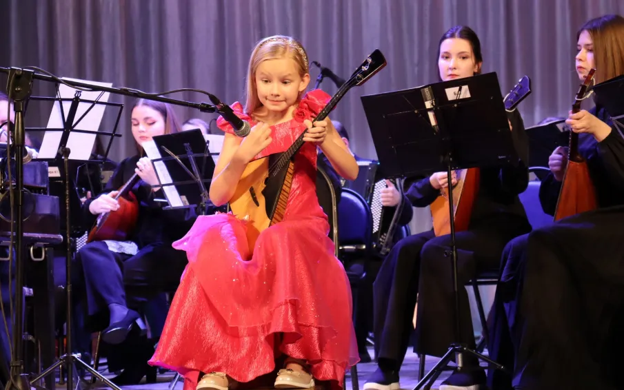 Балалайки в городском Доме культуры