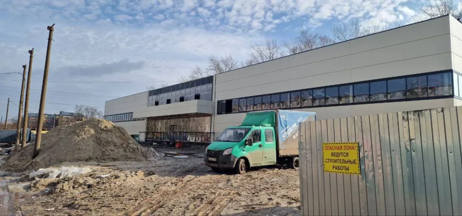 Коробка новой спортивной школы «Сокол» в микрорайоне № 9 почти готова