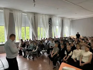 Полицейские Арзамаса рассказали школьникам, как не попасться мошенникам