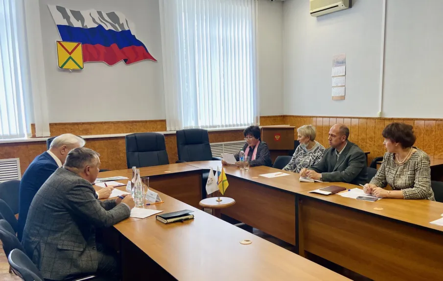 Обращения по вопросам благоустройства в городском округе, проблемы ЖКХ и признание аварийными домов ветхого фонда — рассмотрел и взял на особый контроль в ходе личного приема граждан заместитель председателя Законодательного собрания Нижегородской области Дмитрий Краснов