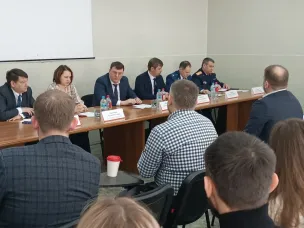 23 марта прошла встреча представителей администрации округа и надзорных органов с предпринимателями