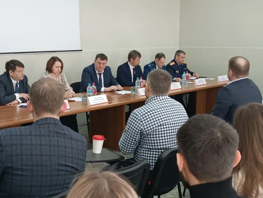 23 марта прошла встреча представителей администрации округа и надзорных органов с предпринимателями