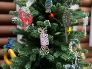 «Сладкая» елка встречает гостей экспозиции «Арзамасская карамель»