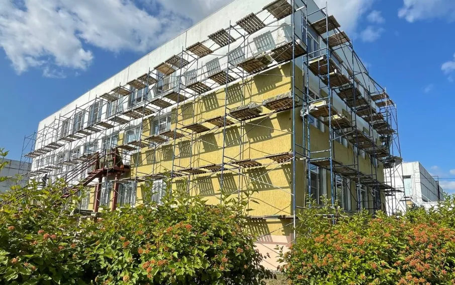 Начался капитальный ремонт фасада школы №17