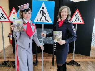 В Арзамасе госавтоинспекторы и актеры театра организовали для детей реабилитационного центра праздник