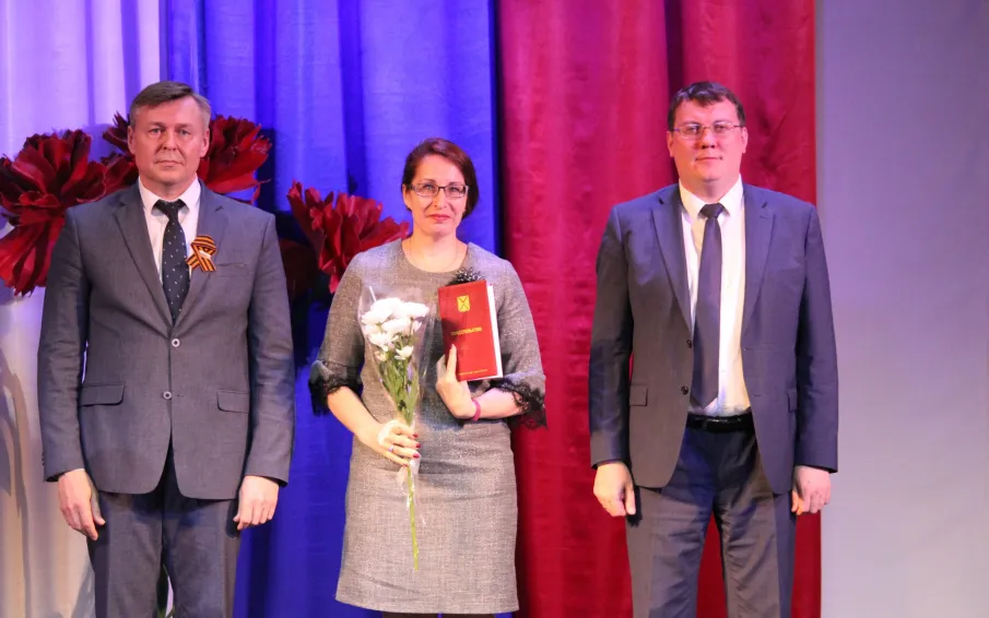 В этом году предприятия и жителей, удостоившихся занесения на Доску почета, чествовали в  арзамасском театре драмы