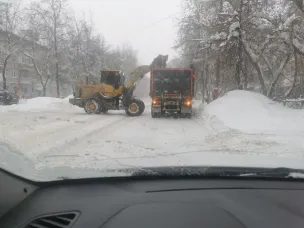 А снег не знал и падал...