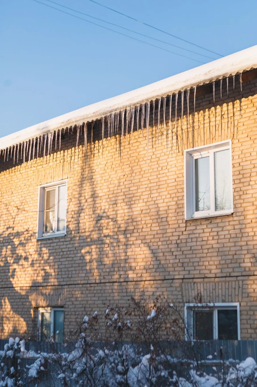 Опасность снежных масс на крышах: рекомендации Главного управления МЧС России по Нижегородской области для населения