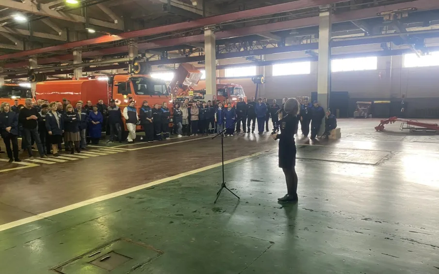 Госавтоинспекторы ОГИБДД ОМВД России «Арзамасский» посетили трудовой коллектив Арзамасского завода коммунального машиностроения