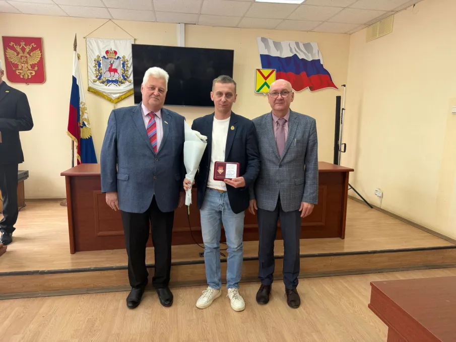 Арзамасских муниципальных служащих наградили ко Дню местного самоуправления
