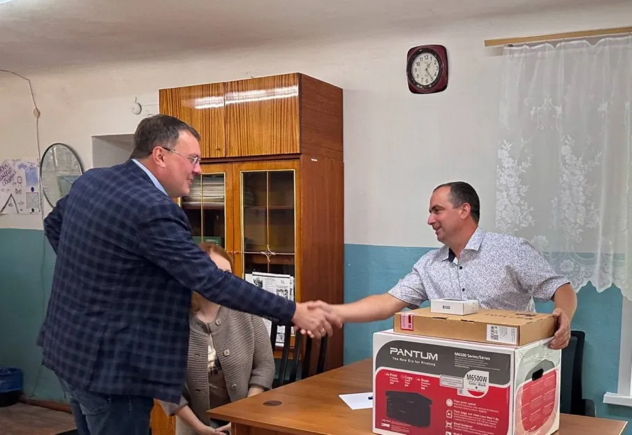 Сельский староста села Красное получил новую оргтехнику