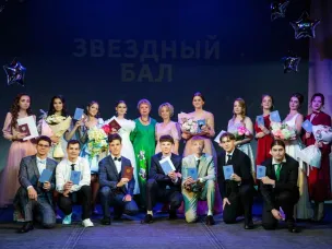 В школах округа проходят выпускные балы